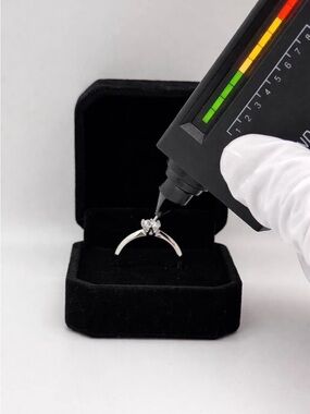 VVS1 Moissanite Engagement Ring